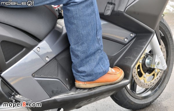 Śٿ_(d)Aprilia SRV850Ħ܇(ch)