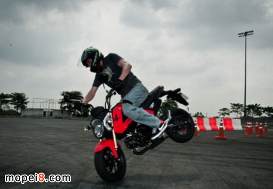 本田Honda MSX125摩托車特技翹尾神龍排尾